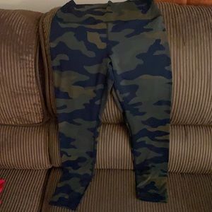 💚🤎VS Pink Ultimate camouflage leggings🤎💚